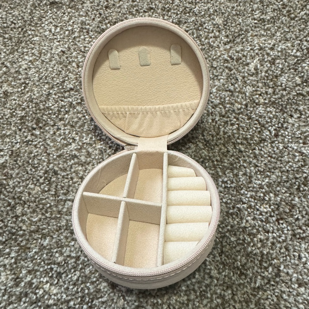 Travel size jewelry box